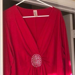 Red v neck 3/4 length shirt
